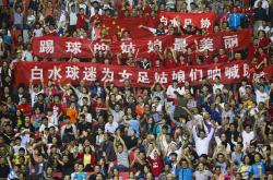开云体育官网入口网页-球场上风起云涌，女足比赛人气旺盛